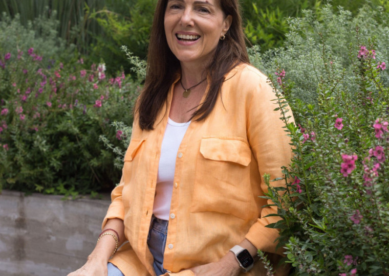 Sandra Ling lança livro de estreia na nova Livraria da Travessa

‘Sempre é outra superfície’, publicado pela editora 7Letras, reúne poemas e desenhos de Sandra Ling e será apresentado ao público na segunda-feira (15), às 19h