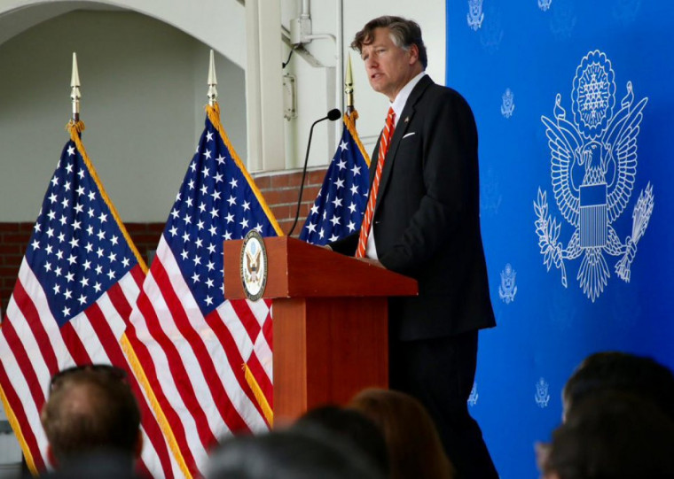 Christopher Landau expressa preocupação com conflito judiciário-político