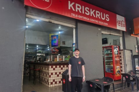 Guilherme Kubaszeiski comanda a lancheria Kriskrus, dando continuidade ao trabalho iniciado por seus pais há mais de três décadas 