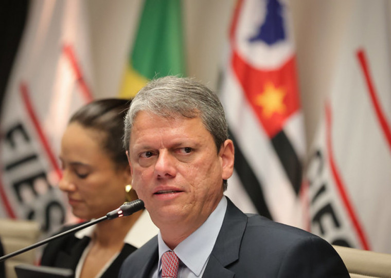Tarcísio de Freitas (Republicanos) deverá disputar a reeleição ao governo paulista