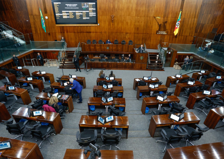 Das 26 matérias que constam na pauta da Assembleia Legislativa, 11 estão obstruindo as votações da sessão plenária desta terça-feira.