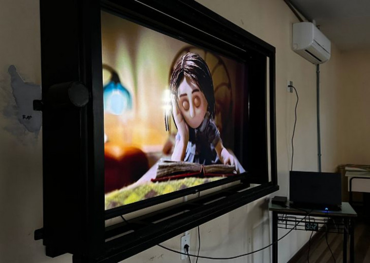 Sessões aconteceram em três locais diferentes, entre eles a Escola Municipal Deogar Soares, onde estudantes acompanharam a exibição dos curtas