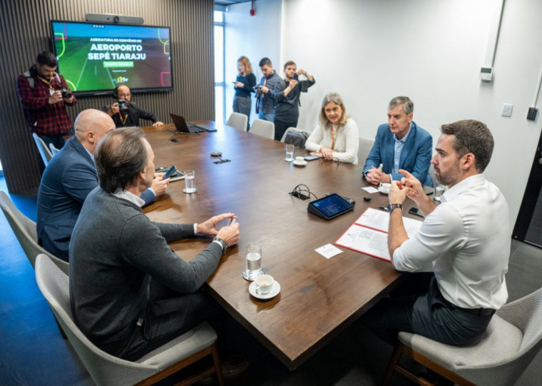 Governador Eduardo Leite aprova liberação de recursos para obras no aeroporto de Santo Ângelo