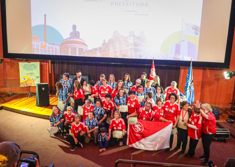 Foram entregues medalhas e certificados a 36 jogadoras precursoras de Inter e Grêmio