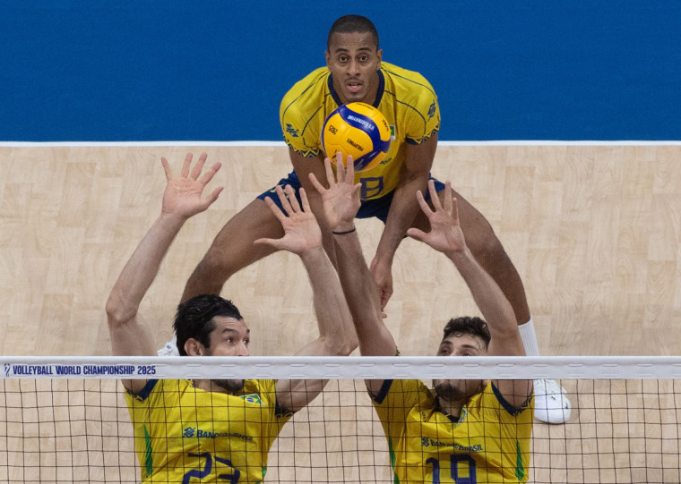 Com parciais de 25/11, 25/22 e 25/18, o Brasil conquistou a segunda vitória consecutiva na competição