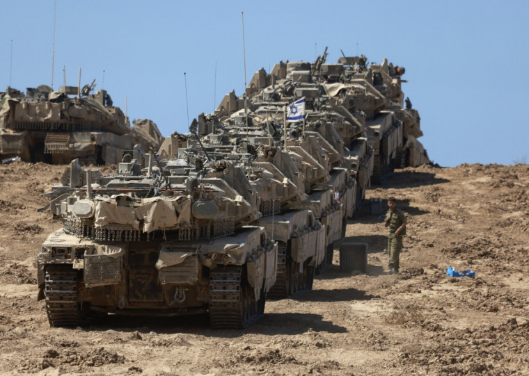 Ofensiva terrestre avança com tanques de guerra na Cidade de Gaza