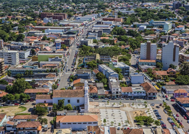 Município tem três vezes o tamanho de Porto Alegre e destaca-se pela oferta de área e política para a atração de investimentos

