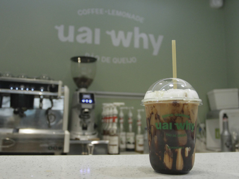 Caf&eacute;s gelados e p&atilde;es de queijo s&atilde;o o foco da opera&ccedil;&atilde;o Foto: EVANDRO OLIVEIRA/JC