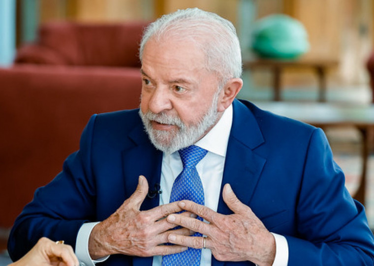 O presidente disse que seria "incoerente" e irresponsável afirmar que "não vamos mais usar petróleo". "Tem gente que acha que não devemos explorar petróleo em lugar nenhum, isso sim é incoerente, sem apresentar alternativa", destacou.