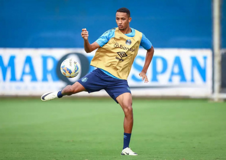 Caso Carlos Vinícius não esteja em condições, André Henrique deve assumir a posição 