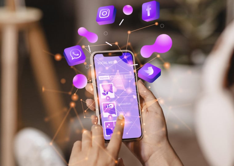 Os empreendedores brasileiros estão centre os entrevistados com contas em redes como Facebook, Instagram, Tik Tok e Kwai, 57% viram esse tipo de conteúdo nas últimas semanasada vez mais conectados às redes sociais