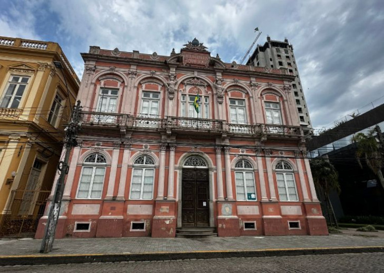 Local recebe diariamente cerca de 200 visitantes, entre estudantes, pesquisadores, leitores e moradores em busca de jornais do dia