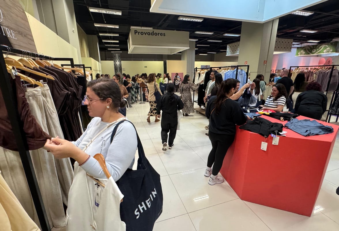 Clientes que conseguiram ingressos puderam conferir fisicamente os produtos do digital | PATRIÍCIA COMUNELLO/ESPECIAL/JC