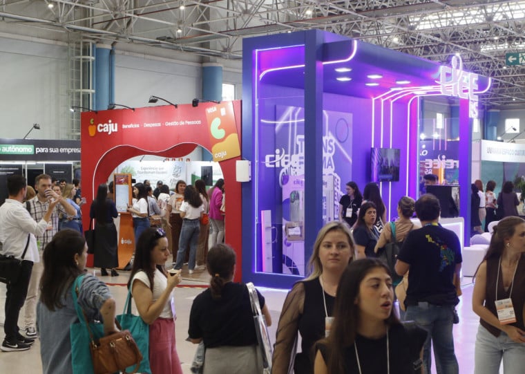 Mais de 90 expositores integram a feira de negócios do congresso 