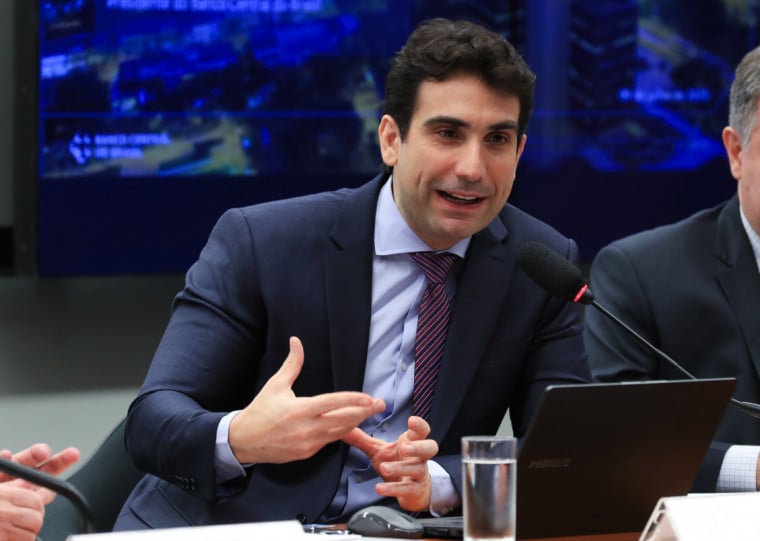 Nesta fase, presidente Gabriel Galípolo e diretores assistem a apresentações técnicas do corpo funcional sobre a economia