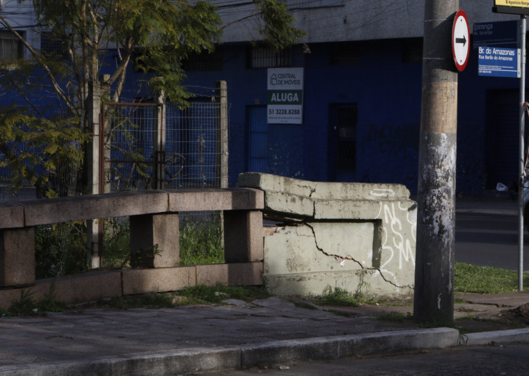 A decisão foi motivada por divergências técnicas entre a Secretaria Municipal de Obras e Infraestrutura (Smoi) e a ganhadora da licitação