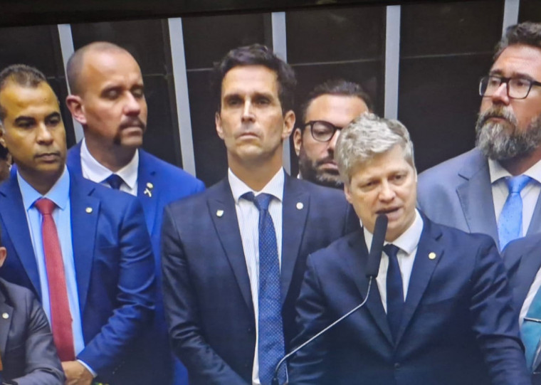 Na opinião de Van Hattem, "chegou, portanto, o dia por que ansiamos há tanto tempo. O dia em que poderíamos fazer o Brasil se reencontrar com a paz, com a justiça e com a humanidade"