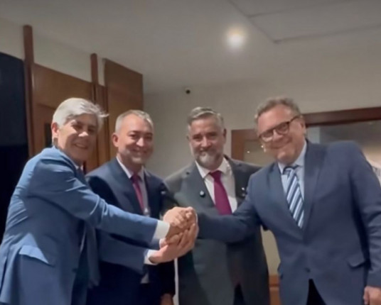 Prefeitos petistas declaram apoio a Pretto e Pimenta nas próximas eleições