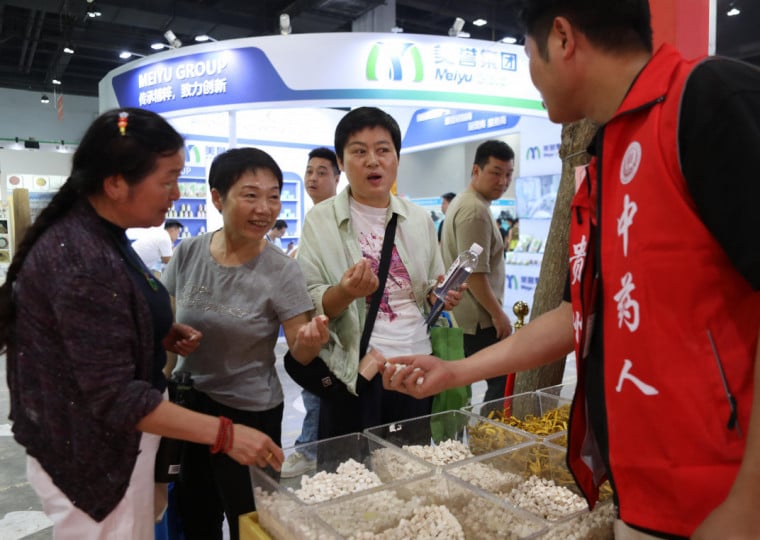 Em 2024, 651 milhões de mulheres estavam cobertas pelo seguro médico básico