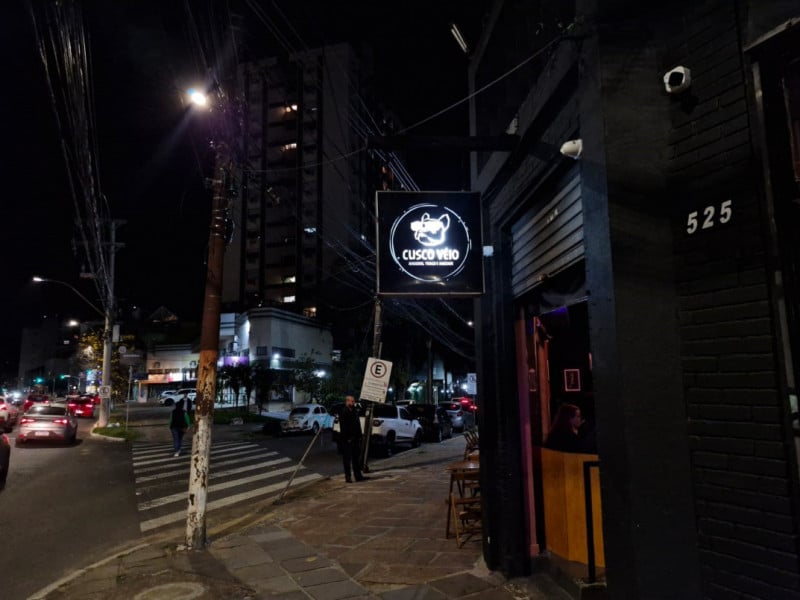 O bar est&aacute; localizado na esquina da avenida Prot&aacute;sio Alves com a rua Dr. Alcides Cruz Foto: J&Uacute;LIA FERNANDES/ESPECIAL/JC