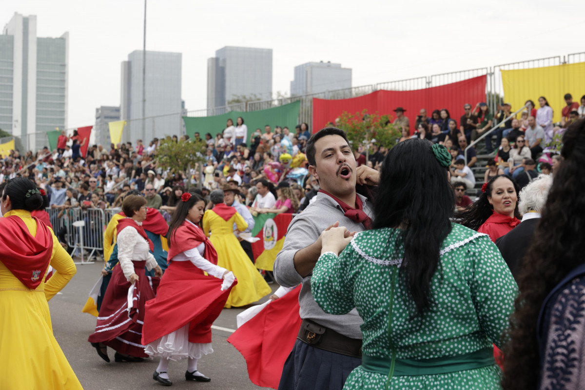  | T&Acirc;NIA MEINERZ/JC