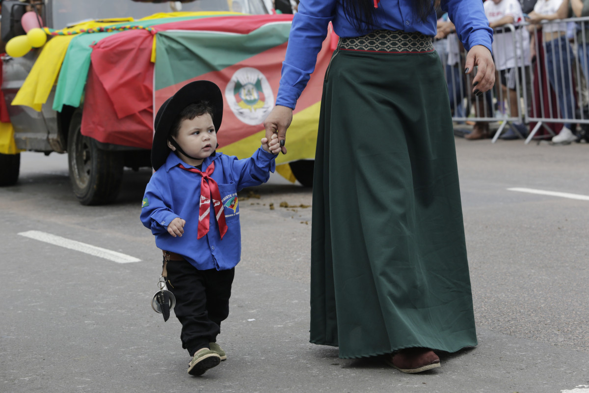Desfile do dia 20 de Setembro celebra a Revolu&ccedil;&atilde;o Farroupilha | T&Acirc;NIA MEINERZ/JC