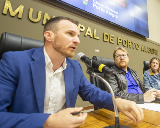 "Burocracia é o que mata o Dmae", diz ex-diretor em depoimento na CPI