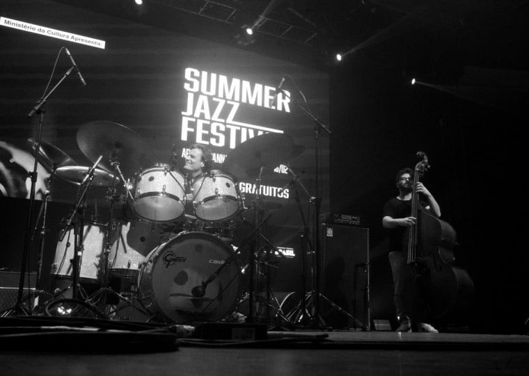 No repertório, além de improvisos, haverá standards do jazz, clássicos da bossa nova, MPB e soul music 