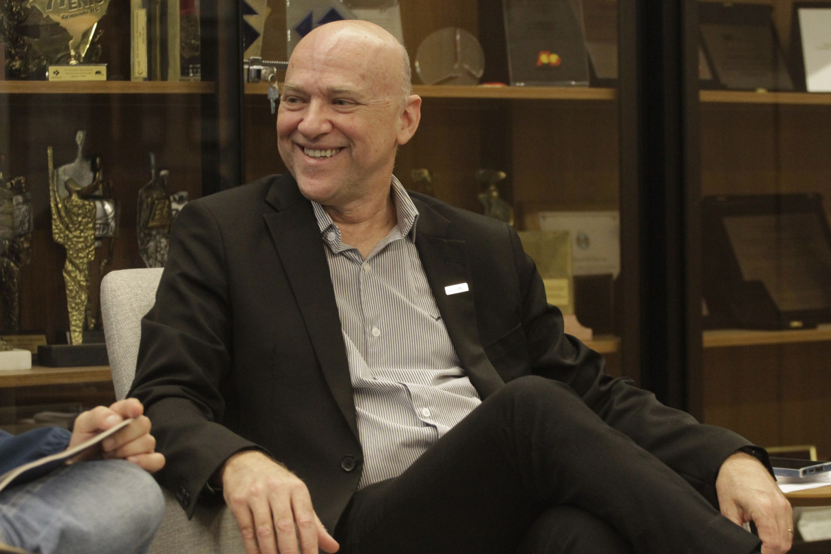 Visita ao JC do Diretor Administrativo do Grupo UnidaSul, Adilson Neuhaus &ndash; entrega do Relat&oacute;rio  de Sustentabilidade  do Grupo | EVANDRO OLIVEIRA/JC