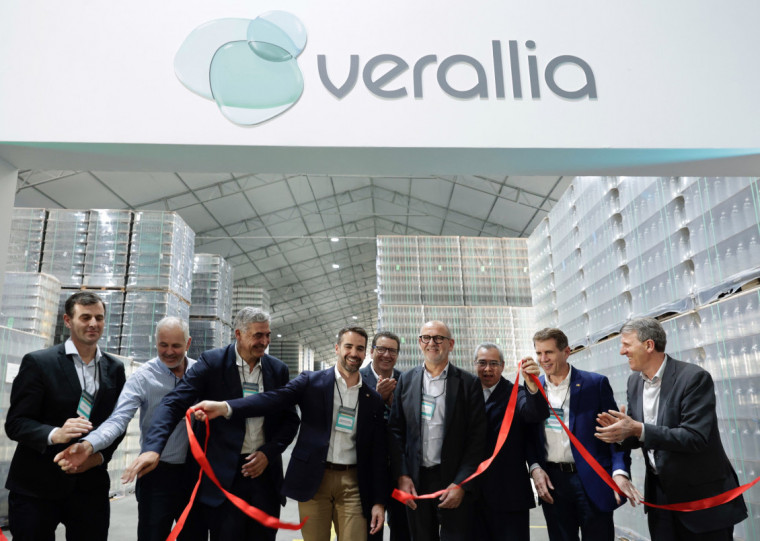 Executivos da Verallia e governador do Estado estiveram na inauguração, que permitirá quase duplicar a produção