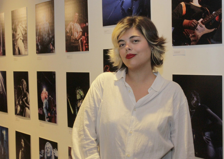 Montagem da exposição da fotografa Vitória Proença