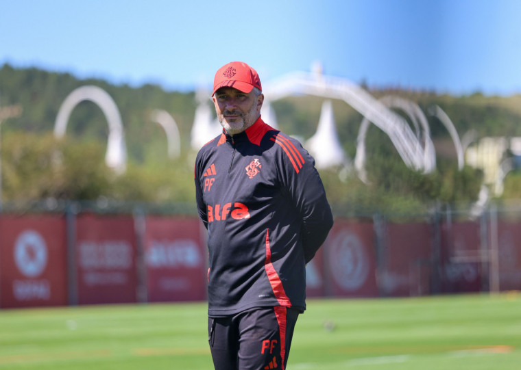 Enquanto novo técnico não chega, Pablo Fernandez comanda treino do Colorado