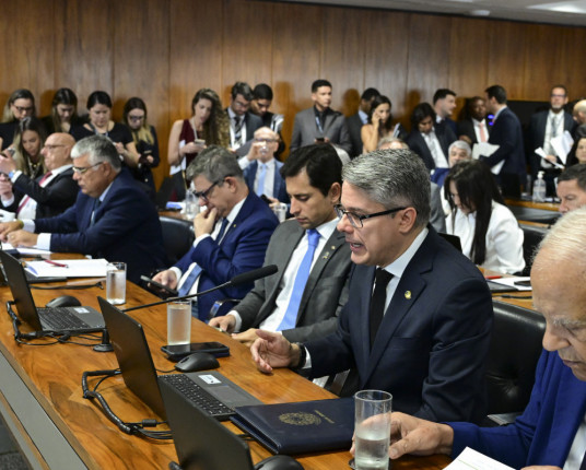 CCJ do Senado rejeita PEC da Blindagem por unanimidade