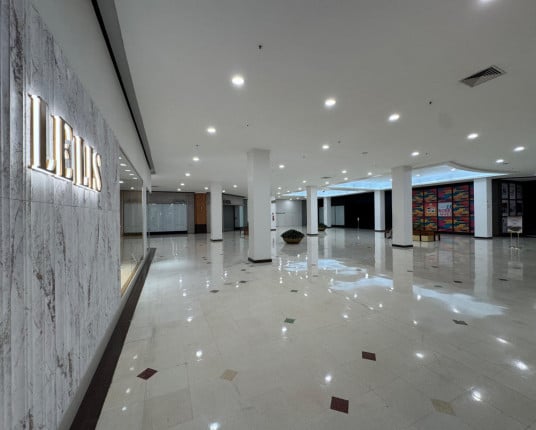 Bandeira da Lojas Renner fecha em shopping de Porto Alegre: abrindo espaço para gigante H&M entrar?