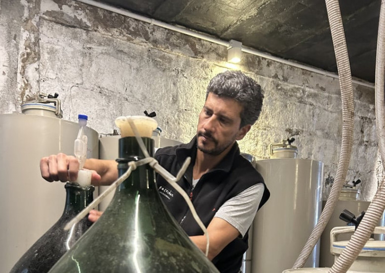 Carlo de Leo levou a produção da garagem de casa para a Cave Poseidon 