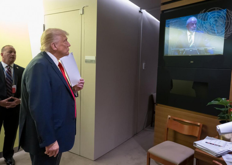  Em seu discurso, Lula criticou sanções arbitrárias e disse que "não há justificativa para a agressão contra a independência do Judiciário" no Brasil