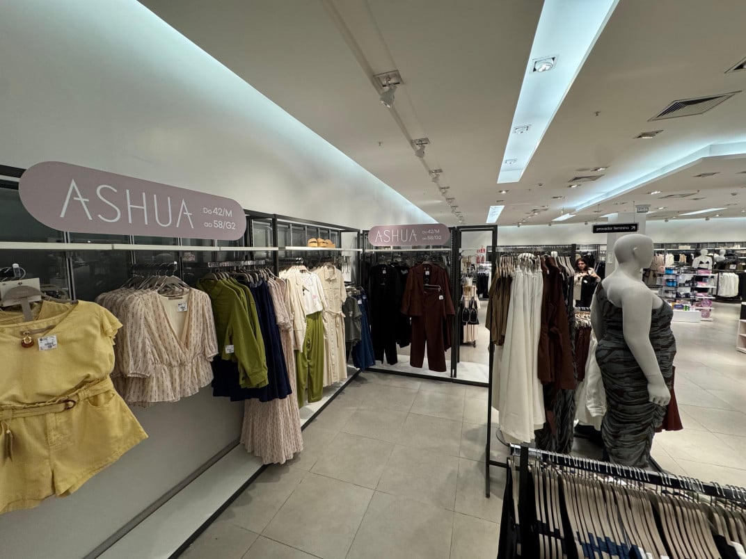 Alguns modelos da Ashua agora estão em uma pequena área na coirmã Renner no Praia | PATRICIA COMUNELLO/ESPECIAL/JC