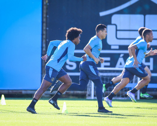 Sem vencer em casa há dois meses, Grêmio recebe o Vitória
