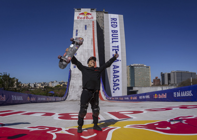 Sandro Dias, o Mineirinho, realizou o sonho de muitos gaúchos ao 'dropar' o tradicional prédio no Centro da Capital