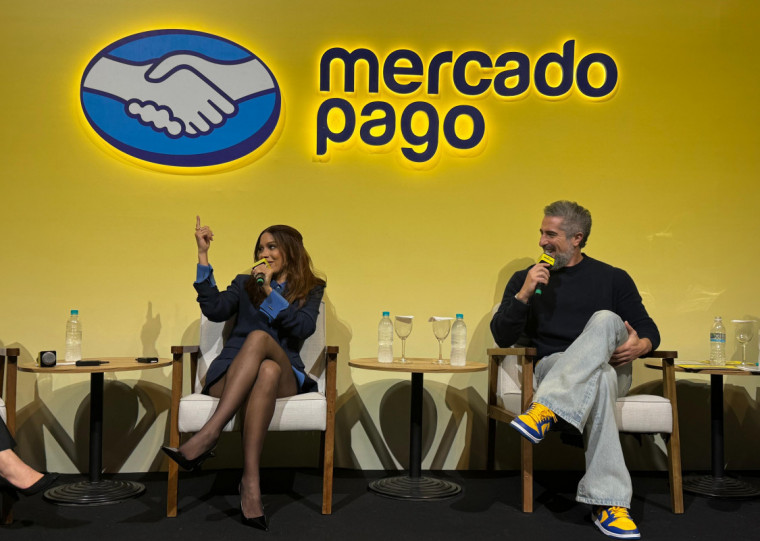 Apresentador entrou com a cantora nas campanhas para captar aplicações