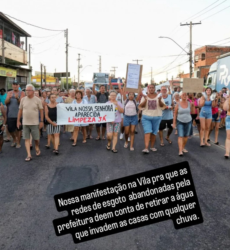 Manifestação na Vila Nossa Senhora Aparecida pela limpeza da rede de esgoto | Nelsa Nespolo/Instagram/Reprodução/JC