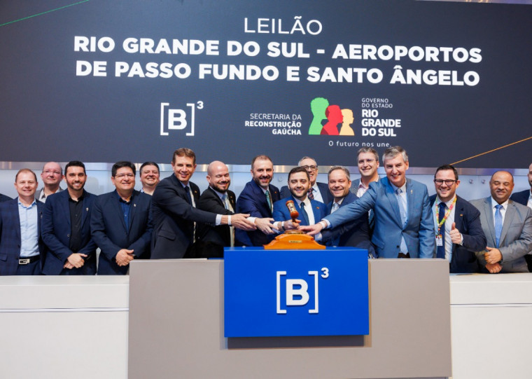 ECB Holding, do empresário Erasmo Battistella (ao centro) foi a única empresa habilitada ao leilão realizado na B3, em São Paulo, nesta sexta-feira