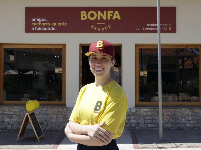 Francini Magalh&atilde;es &eacute; o nome &agrave; frente do Cachorro do Bonfa, marca que opera em Porto Alegre<br />Foto: T&Acirc;NIA MEINERZ/JC