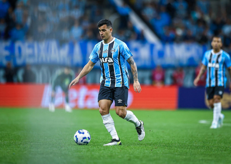 Amuzu saiu do banco para deixar o seu e dar uma assistência no triunfo 