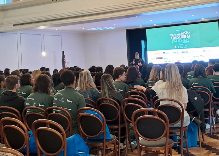 Evento contou dinâmica em que os estudantes simulavam que eram gestores de uma empresa
