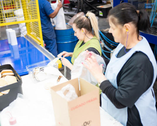 Fabricante da Serra investe em design e novos produtos plásticos para a casa