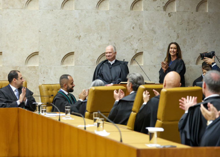 Cerimônia aconteceu no plenário do Supremo e contou com a presença de autoridades dos Três Poderes