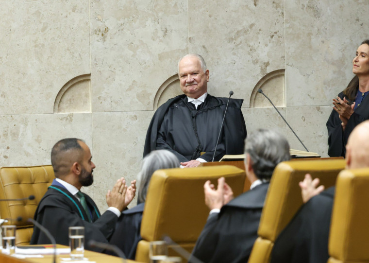 Presidente do STF, Edson Fachin indica seguir com a ideia apesar das pressões externas