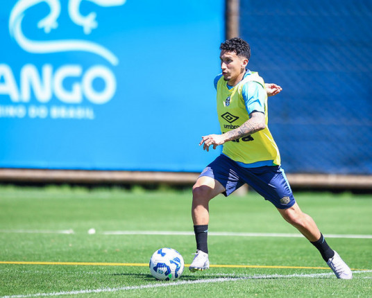 Grêmio enfrenta o Santos na Vila Belmiro para confirmar boa fase