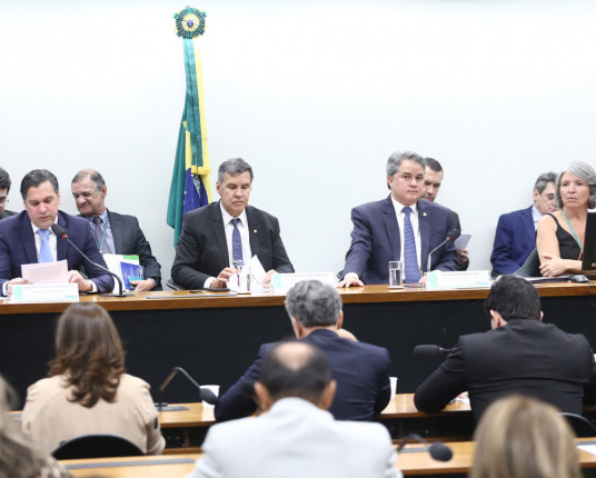 Congresso Nacional aumenta fundo eleitoral para R$ 4,96 bilhões em 2026